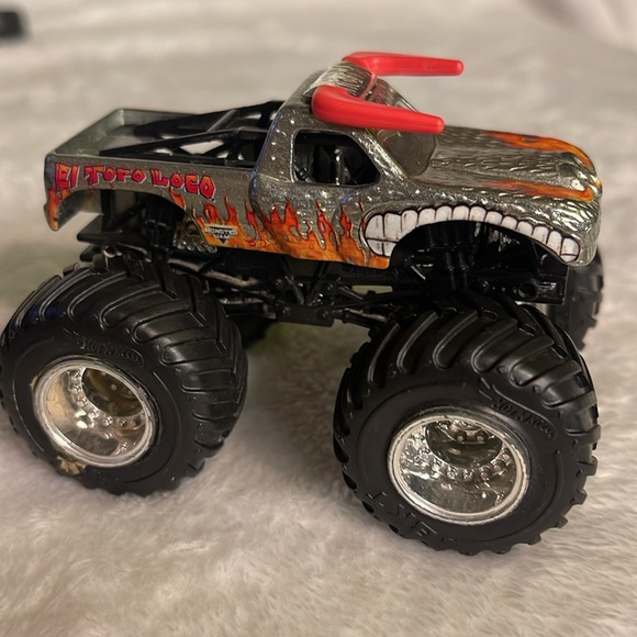Mattel Hot Wheels Monster Jam Trucks - Picture 8 of 8